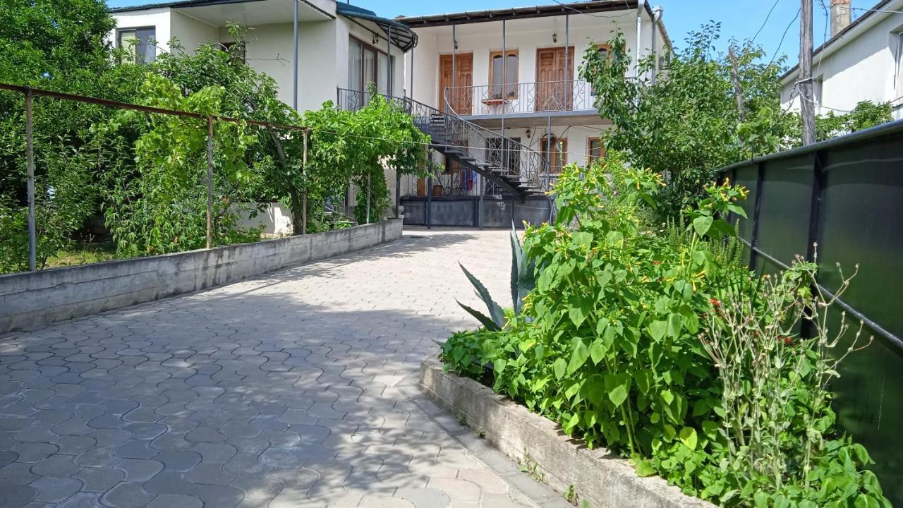 Гостевой дом Sataplia District Кутаиси Экстерьер фото