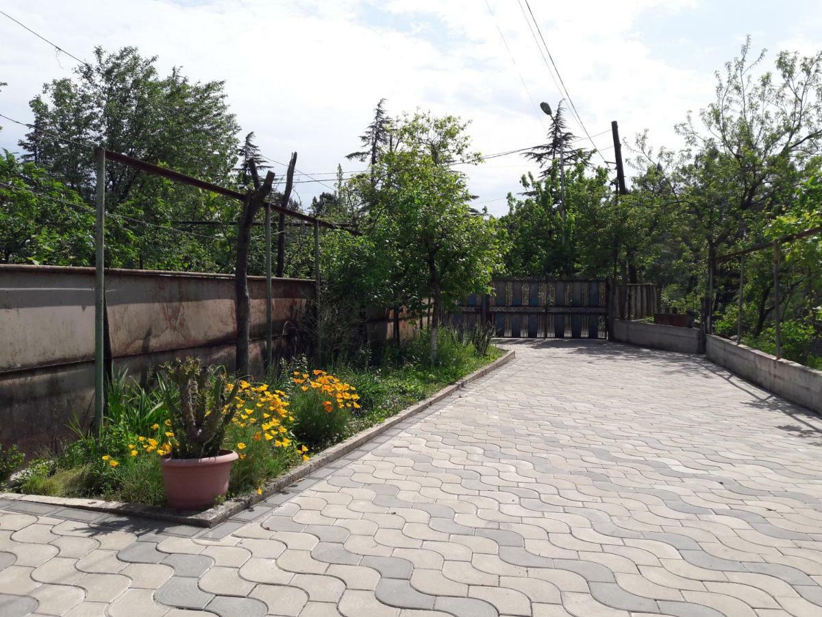 Гостевой дом Sataplia District Кутаиси Экстерьер фото
